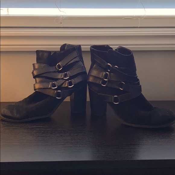 Adrienne Vittadini Shoes - Black ankle boots with heel